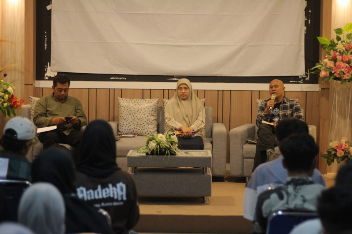 Diskusi Buku “Tersungkur dan Tetap Melawan” di UIN Raden Mas Said dan Pertanyaan  Peran Generasi Muda